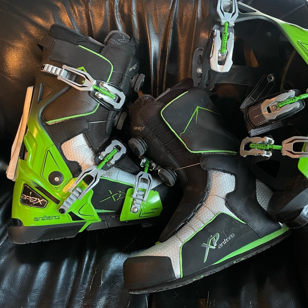 Ski boots - APEX Antero - size 8 men's - 26 mondo